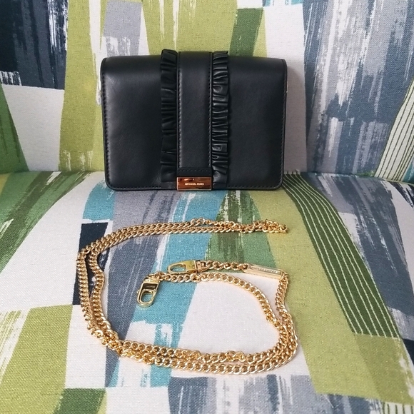 Michael Kors Cute Crossbody In Black With Light Gold Tone Hardware EUC - Picture 3 of 14